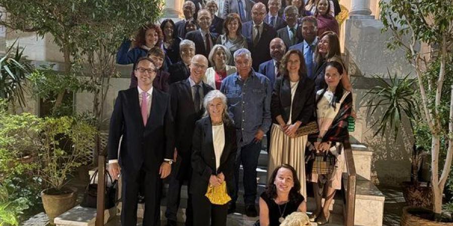 زاهي حواس يقدّم عرضاً لإنجازات البعثة الإسبانية بسقارة