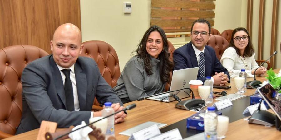 رئيس هيئة الدواء يبحث مع شركة لوريال تعزيز الاستثمار في مستحضرات التجميل