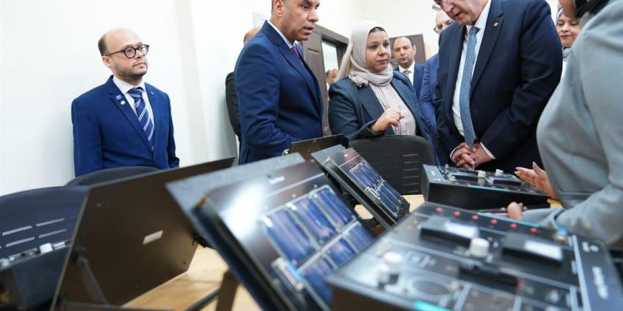 وزير العمل يبحث مع نظيره القبرصي تفعيل مذكرة تفاهم تنقل الايدي العاملة