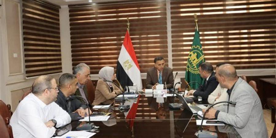 محافظ القليوبية يبحث تطوير منظومة النقل الجماعي