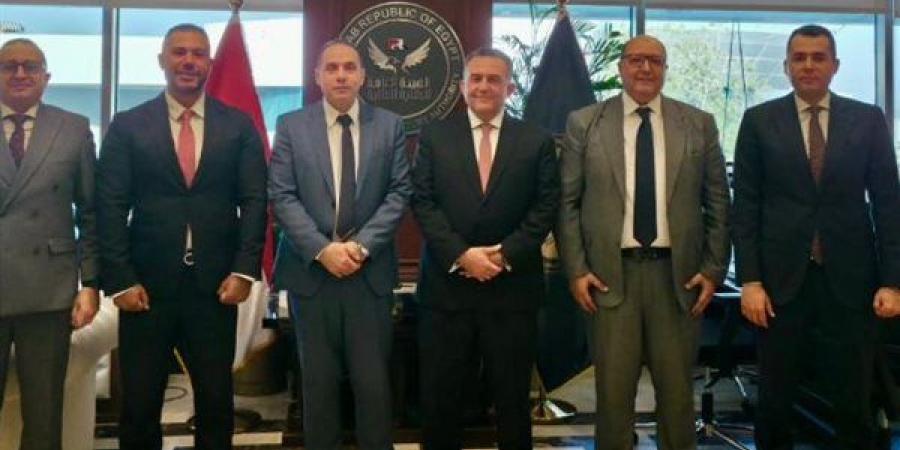 "عزام " في استقبال رئيس البورصة يشدد على التنسيق لدعم خطط تطوير سوق رأس المال