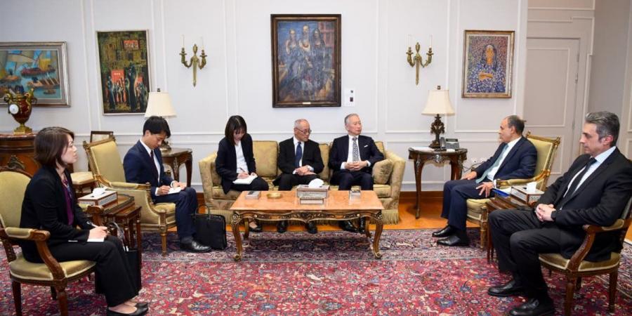 وزير الخارجية يلتقي المبعوث الياباني لملف إعادة بناء ومساعدات غزة