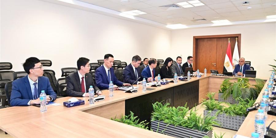 وزير الري يلتقي رئيس مفوضية نهر اليانجتسي الصيني لبحث تعزيز الاعتماد على التكنولوجيا الحديثة