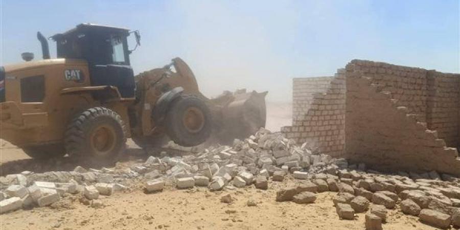 إزالة تعديات بمساحة 13,550 متر بقرية "العليقات" بقوص