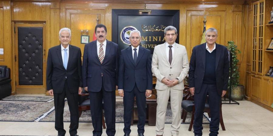 رئيس جامعة المنيا يترأس لجنة اختيار عميد كلية الطب