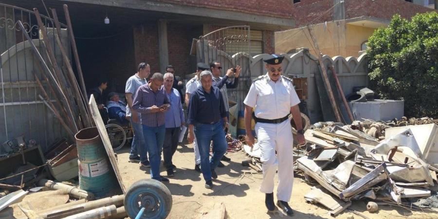 تنفيذ 25 قرار غلق وتشميع و134 إزالة إشغالات ومخالفات بالعاشر (صور )