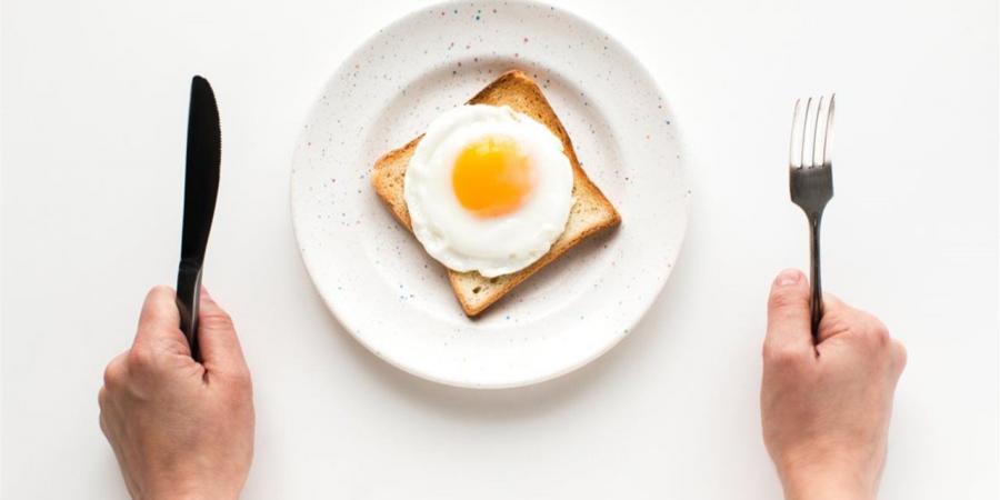 ماذا يحدث لجسمك عند تناول البيض يوميًا؟