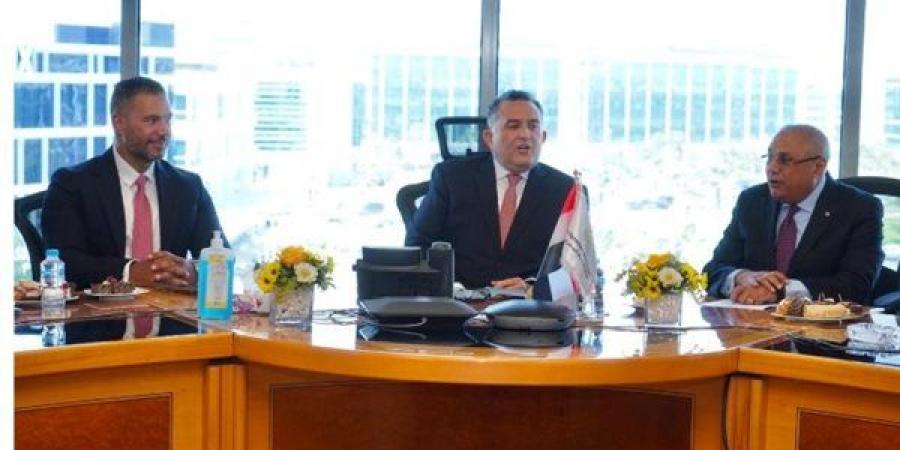 رئيس البورصة المصرية يترأس لجنة قيد 6 شركات ضمن برنامج الطروحات الحكومية