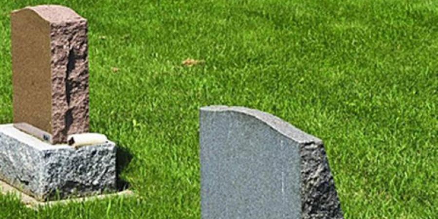 حكم زيارة القبور للنساء والفتيات