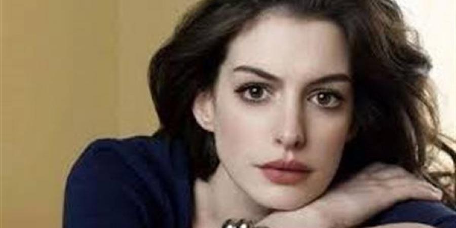 بعد نطقها "إن شاء الله".. آن هاثاواي تتحول إلى حديث الجمهور