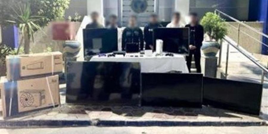 بحوزتهم 13 قطعة.. القبض على لصوص الشقق السكنية بالإسكندرية