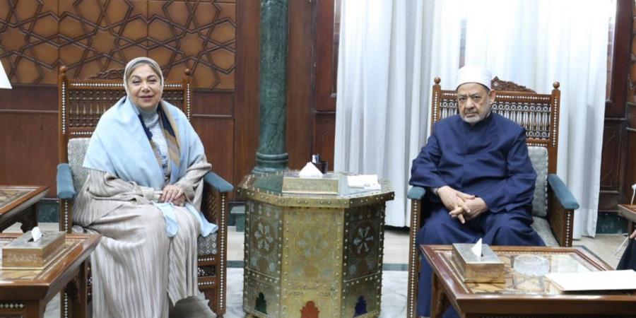 شيخ الأزهر: إعادة الاعتبار للمعلم وتقديمه قدوة للنشء ضرورة ملحّة
