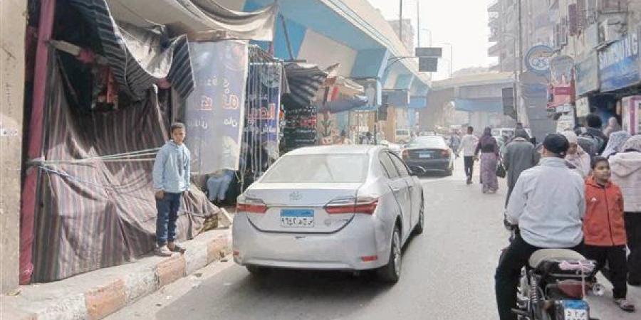 الشوادر والمحال التجارية تسيطر على شوارع قنا