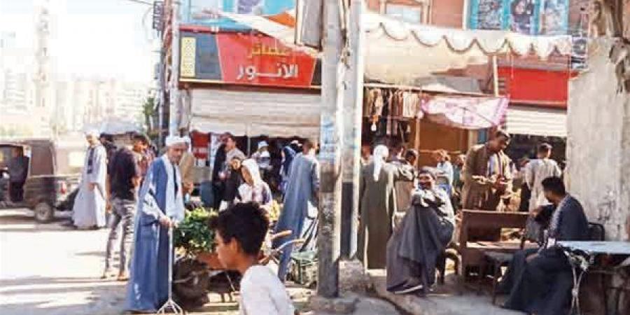 «أبو تيج» تختنق بالباعة الجائلين