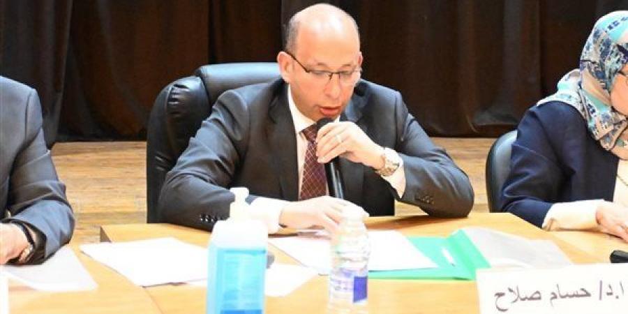 اكتسبوا خبرات وابتكروا.. نصائح عميد قصر العيني للأطباء الجدد