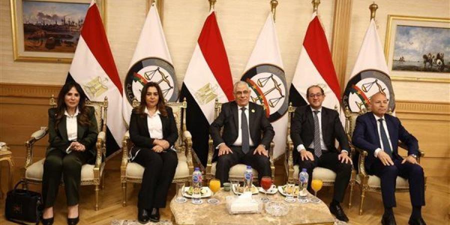 استرداد وإخلاء 13 قطعة أرض بمساحة 232 ألف متر قيمتها 2.2 مليار جنيه