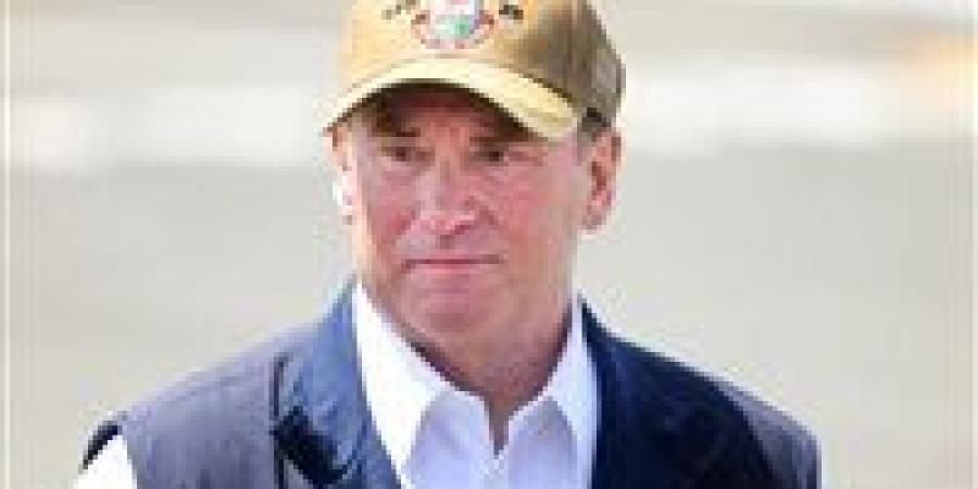 "الأسطول الذهبي وإبستين".. القصة الكاملة لإقالة وزير البحرية الأمريكي وبديله المفاجئ "اللاجئ الفيتنامي"