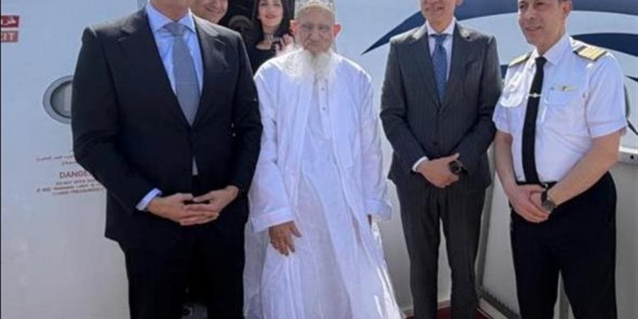 رئيس القابضة لمصر للطيران يودِّع سلطان البهرة علي متن رحلة مصر للطيران إلي مومبسا بكينيا