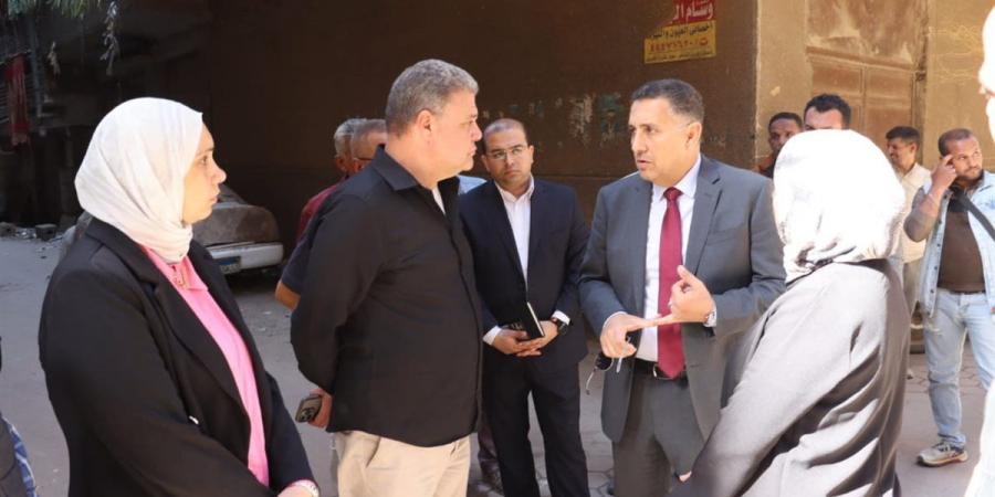 محافظ القليوبية يقود جولة ميدانية بقرية "باسوس" لدراسة أوضاع المصانع غير المرخصة