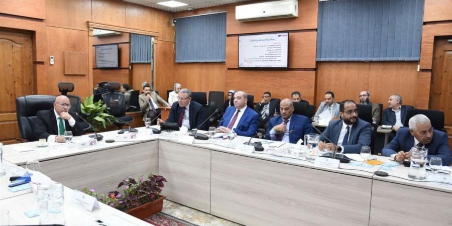 رئيس القابضة للمياه يتابع مؤشرات الأداء وتعزيز كفاءة التشغيل بالشركات التابعة