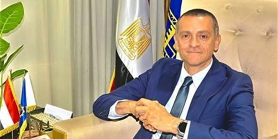 لبحث سبل التنسيق.. محافظ أسوان يلتقى بوفد الهيئة العامة للنقل النهرى