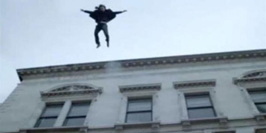 علاقة محرمة تكشف لغز سقوط رجل آعمال من الطابق الخامس.. تفاصيل