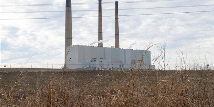 بين حماية الكوكب وحسابات الأرباح.. لماذا تضغط آبل وأمازون لتخفيف قيود انبعاثات الكربون؟