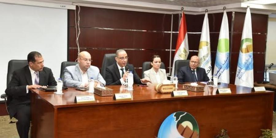تفاصيل اجتماع محافظ الجيزة مع أعضاء مجلسي النواب والشيوخ لمتابعة خدمات المياه