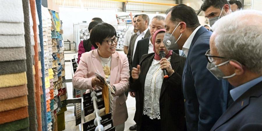 مدبولي يفتتح مصنع "إتش كي دينج تشانج شينج" للصناعات النسيجية