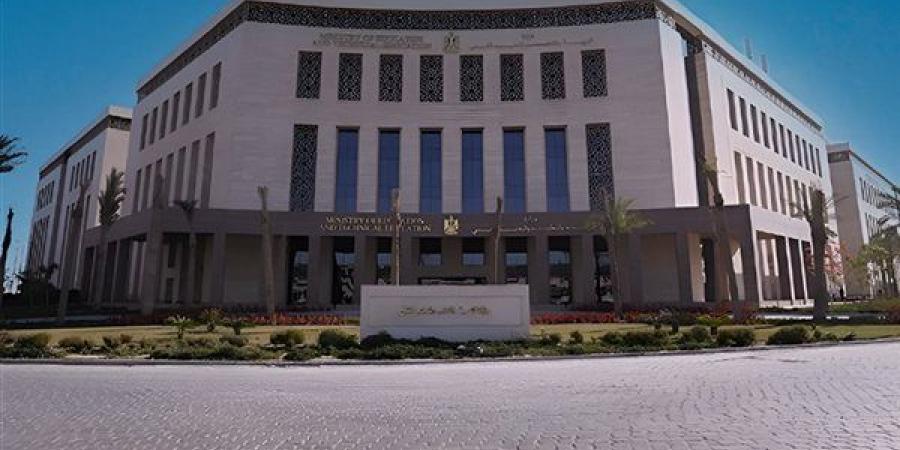 وزير التربية والتعليم يعتمد جداول امتحانات الدبلومات الفنية