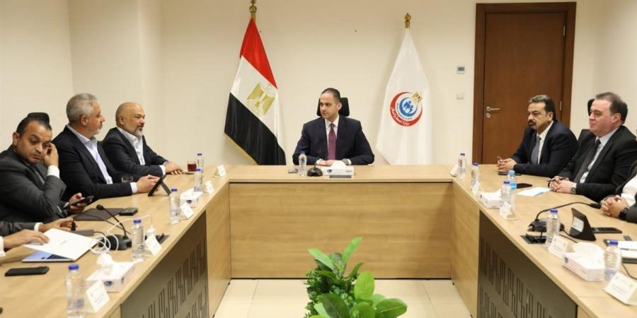 نائب وزير الصحة يبحث مع "اتصالات مصر" و"STM" رقمنة القطاع الصحي وتطوير البنية التكنولوجية