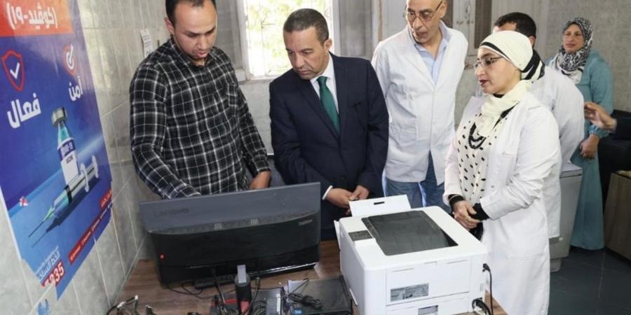 محافظ المنوفية يفاجئ المركز الصحي بشبين الكوم ويتابع انتظام العمل