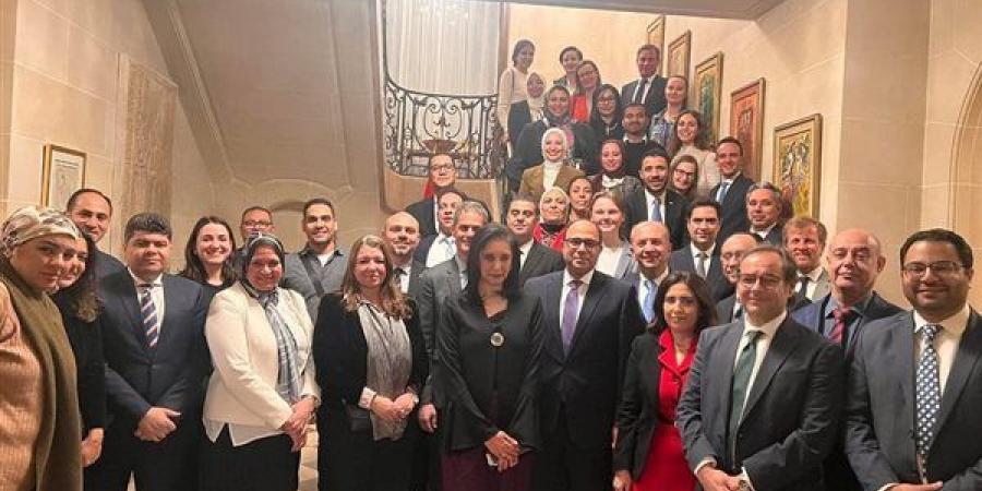 السفير أحمد أبو زيد يستقبل وفدًا مصريًا في بروكسل