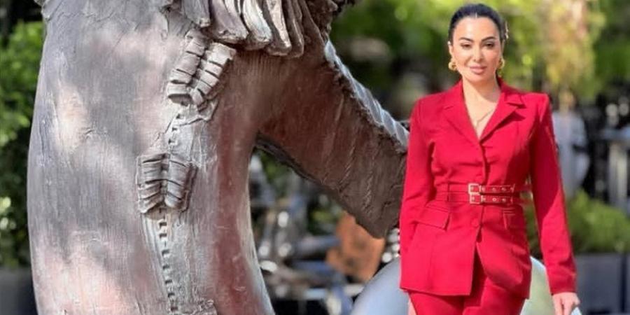 ميرهان حسين تواكب موضة البدل النسائية بتوقيع ربيع وصيف 2026