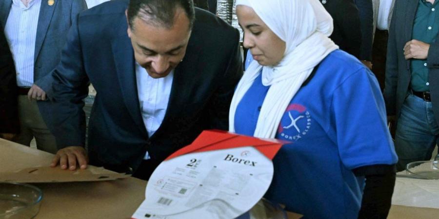 مدبولى يفتتح مصنع شركة "بوريكس للزجاج المحدودة" بمنطقة السخنة