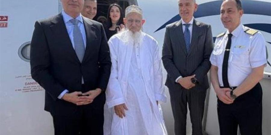 رئيس الشركة القابضة لمصر للطيران يودِّع سلطان البهرة