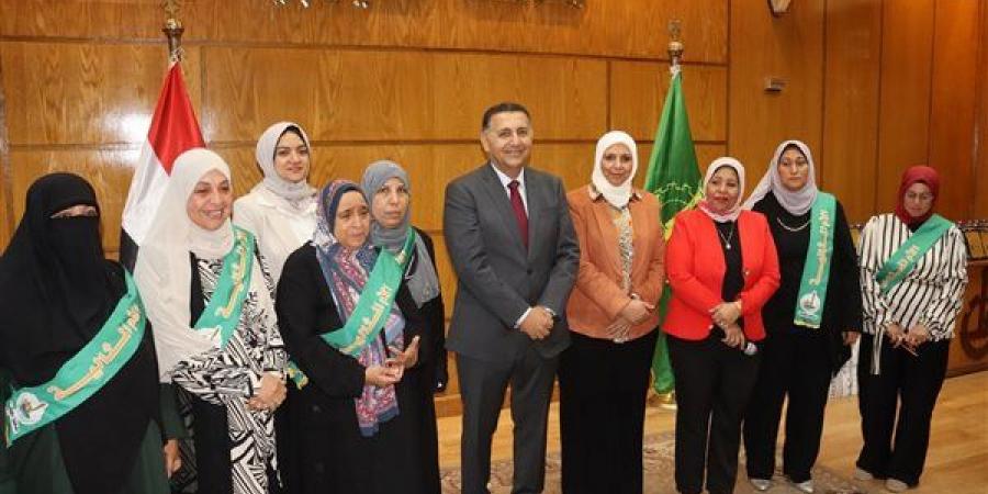 محافظ القليوبية يكرم الأمهات المثاليات والأبناء الأيتام ويمنح رحلات عمرة