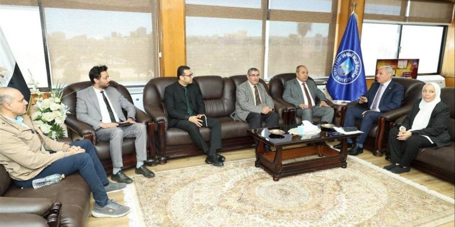 رئيس جامعة القناة يستقبل وفد التعليم العالي لمتابعة جاهزية مركز الاختبارات الإلكترونية