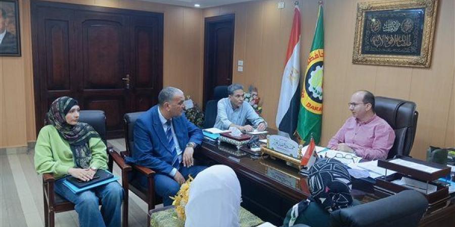 وكيل صحة الدقهلية يناقش الاستعدادات لحملات مرور مكثفة