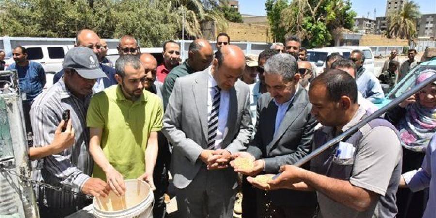 محافظ أسيوط يتفقد توريد القمح بصوامع مطاحن مصر الوسطى.. ويؤكد انتظام المنظومة