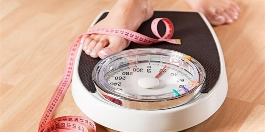 لماذا يزداد الوزن رغم تقليل الطعام؟.. تفسير علمي يكشف الأسباب الخفية