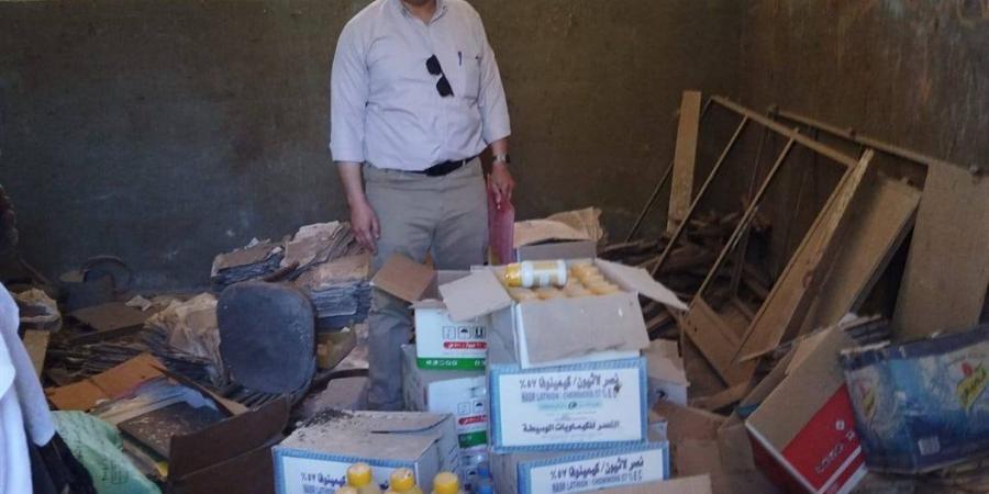 ضبط مخزن مبيدات مغشوشة ومحظورة بمركز البداري في أسيوط
