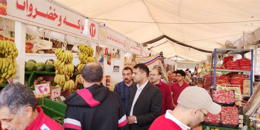 نائب محافظ الدقهلية يتفقد معارض ومنافذ بيع السلع الغذائية بالمنصورة