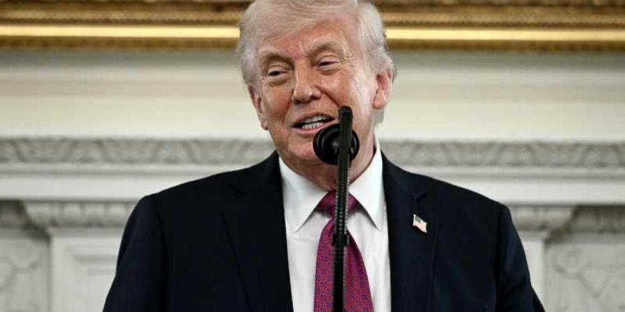 ترامب يكشف سبب إقالة وزير البحرية الأمريكي