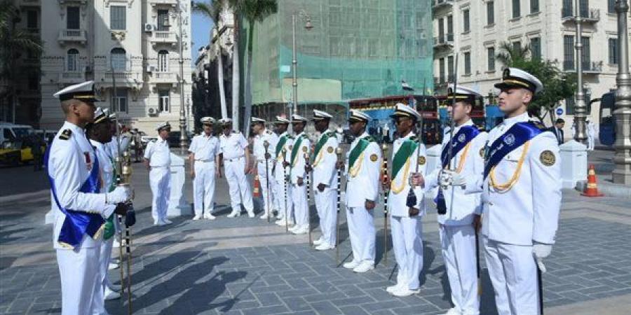 اسنعدادات انطلاق الموكب الاحتفالى بتأسيس الإسكندرية من المتحف الرومانى لتمثال الإسكندر