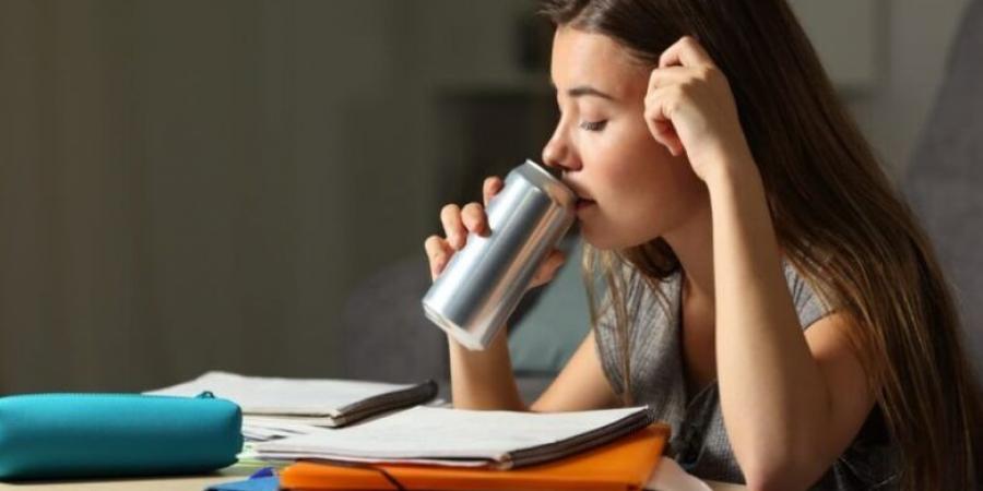 مشروبات الطاقة.. نشاط سريع يخفي وراءه مخاطر صحية| سببتها 3 حوادث خطيرة
