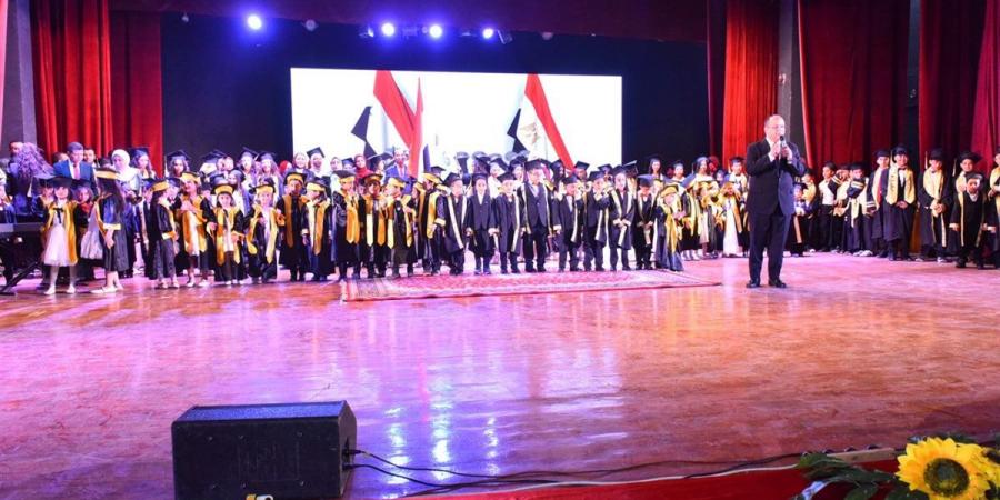 محافظ أسيوط يشهد حفل تخرج طلاب مدرسة النيل الدولية بأسيوط الجديدة