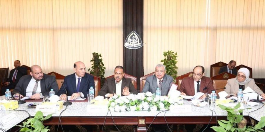 جامعة الزقازيق تهنِّئ الرئيس السيسي والقوات المسلحة المصرية بذكرى عيد تحرير سيناء 44