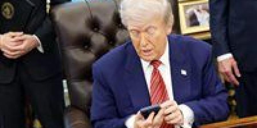 "الرئيس وحده يعلم".. رسائل ترامب المتناقضة حول إيران ترهق البيت الأبيض