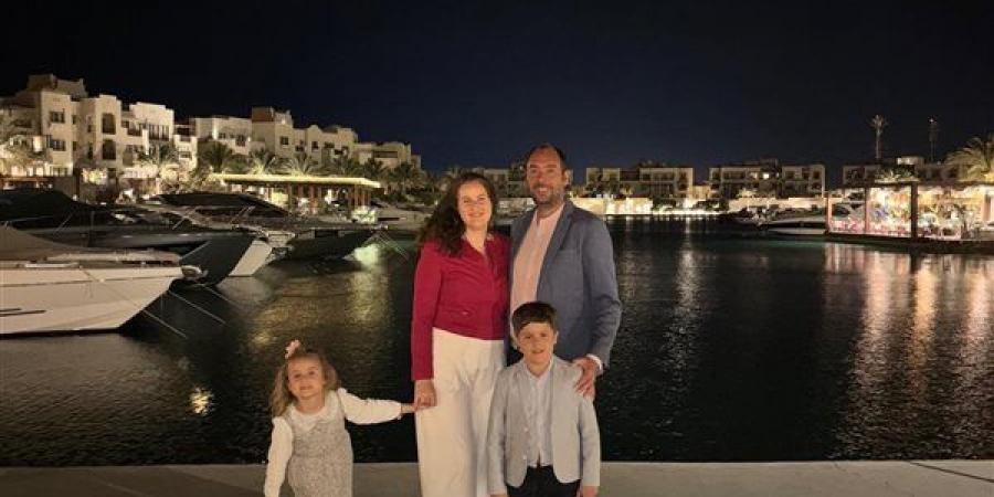 الأميرة فوزية مع عائلتها على شواطىء الجونة